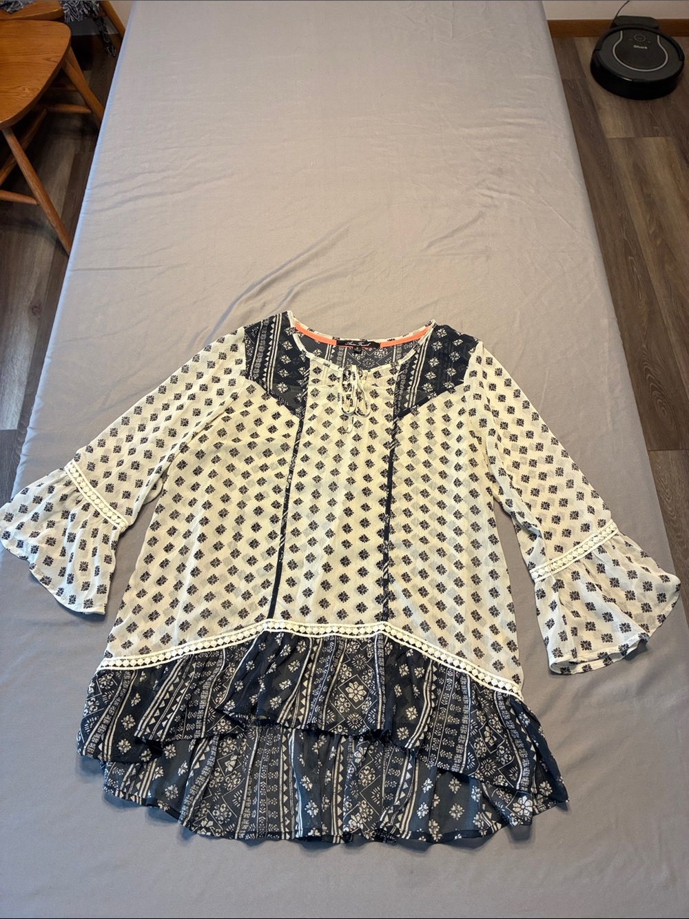 Boho Lace-Trim Bell Sleeve Tunic in Cream and Navy